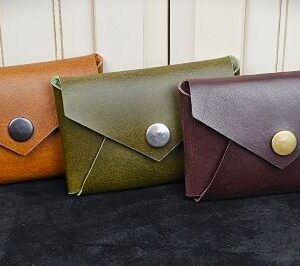 pochette-sans-couture-style-origami-en-cuir-entierement-fait-a-la-main- black-hocks -creation