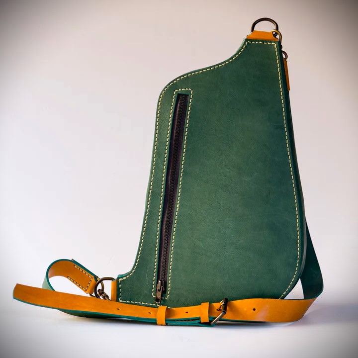 sac-utilitaire-nomad-34x23cm-fait-en-cuir-et-entierement-fabrique-a-la-main-black-hocks-creation