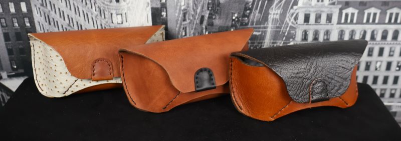 etui-de-protection-pour-lunette-mondele-fait-en-cuir-et-entierement-fabrique-a-la-main-black-hocks-creation