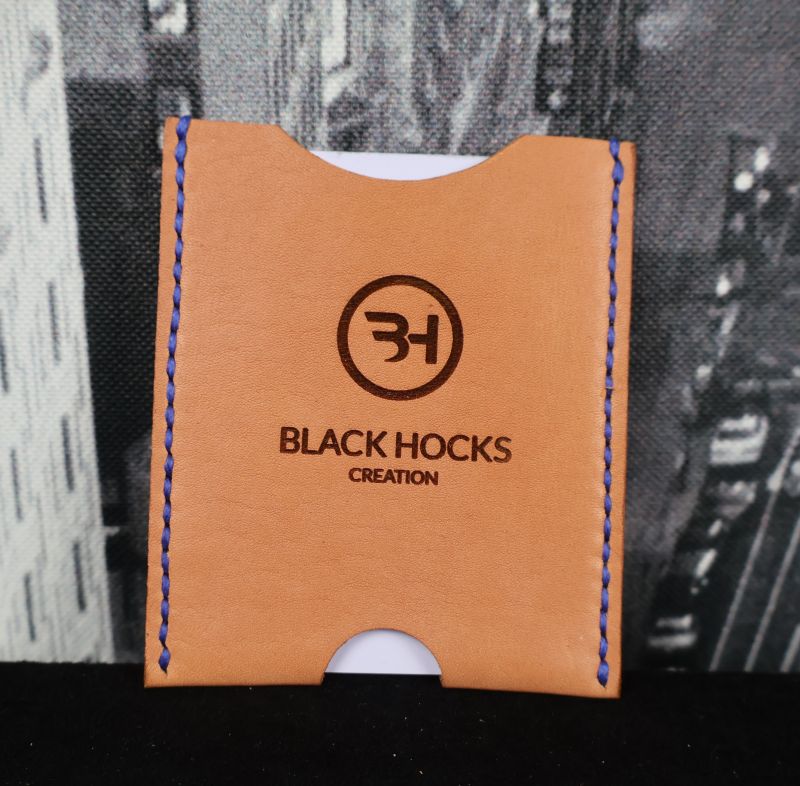porte-carte-vertical-compact-fait-en-cuir-et-entierement-fabrique-a-la-main-black-hocks-creation