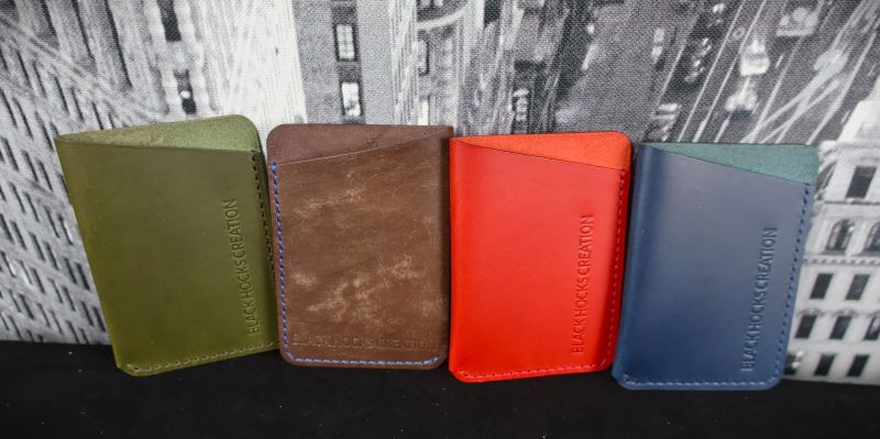 porte-carte-vertical-compact-mary-fait-en-cuir-et-entierement-fabrique-a-la-main-black-hocks-creation