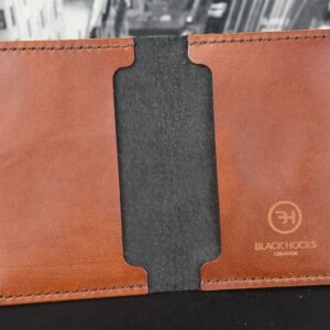 porte-carte-pliant-joseph-fait-en-cuir-et-entierement-fabrique-a-la-main-black-hocks-creation-ouvert