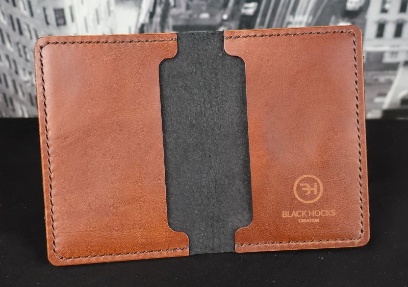 porte-carte-pliant-joseph-fait-en-cuir-et-entierement-fabrique-a-la-main-black-hocks-creation-ouvert