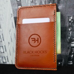 porte-carte Dave en cuir avec trois compartiments pouvant accueillir 6 cartes + billet de banque - Option de gravure laser personnalisée