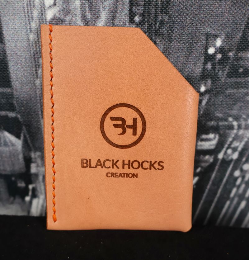 porte-carte-compact-Angel-fait-en-cuir-et-entierement-fabrique-a-la-main-black-hocks-creation
