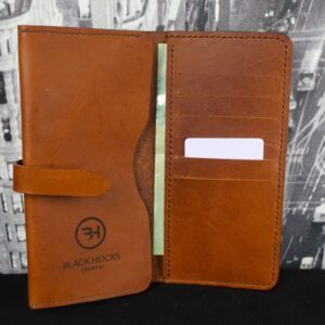 portefeuille-pour-femme-modele-amy-pouvant-accueillir-12-cartes-de-crédit-fait-en-cuir-et-entierement-fabrique-a-la-main-black-hocks-creation-ouvert