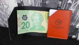 portefeuille-coil-6-cartes-de-credit-fait-en-cuir-et-entierement-fabrique-a-la-main-au-quebec-black-hocks-creation