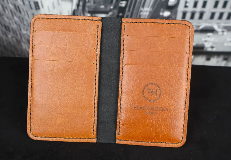 portefeuille-vertical-pliant-3-cartes-fait-en-cuir-et-entierement-fabrique-a-la-main-au-quebec-black-hocks-creation